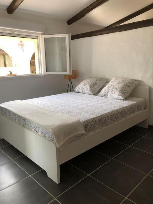 Logement Insolite Au Coeur D'Une Ecurie Arles Exterior photo